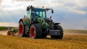 Traktor auf dem Feld